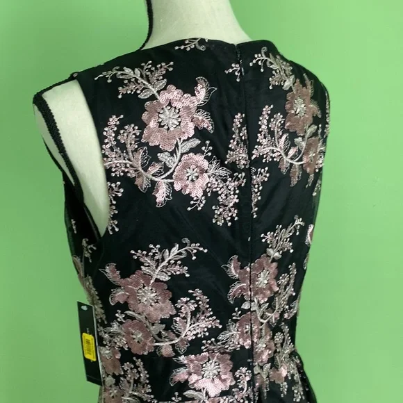 **Beautiful Tahari Dress.Black with pink embroidery & sequins.Fully lined. - Picture 4 of 5